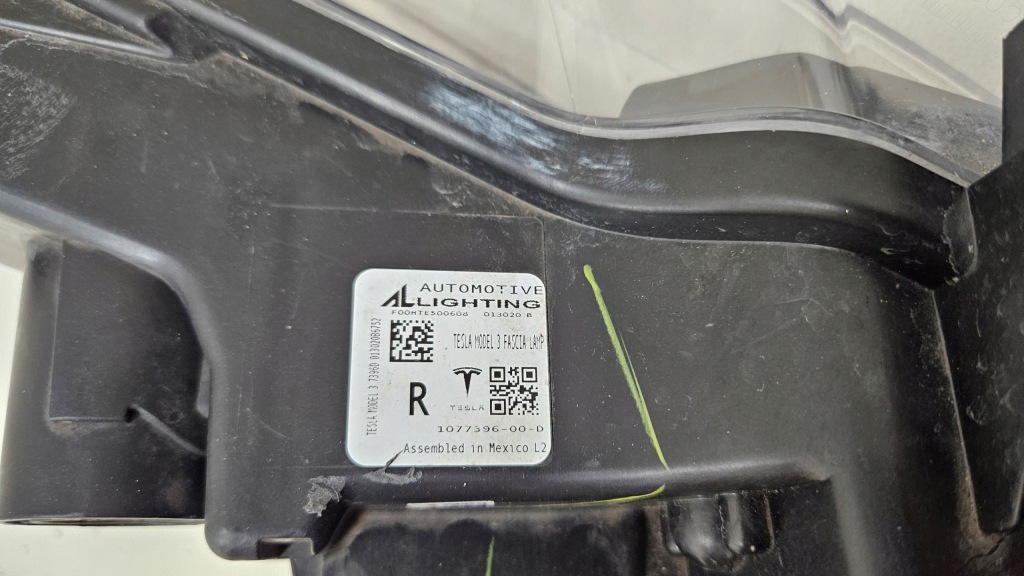 Протитуманна фара led правий tesla model 3 1077396-00-d Доставка
