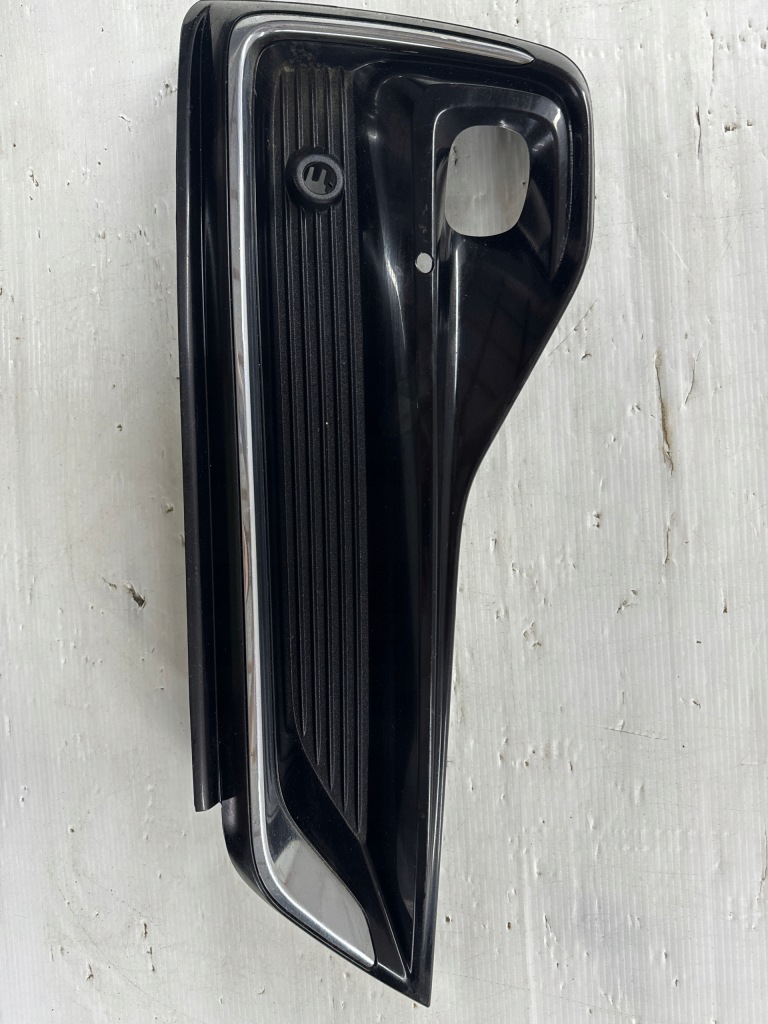 Купити Galaxy mk4 lift решітка бампера права lm2b19952v