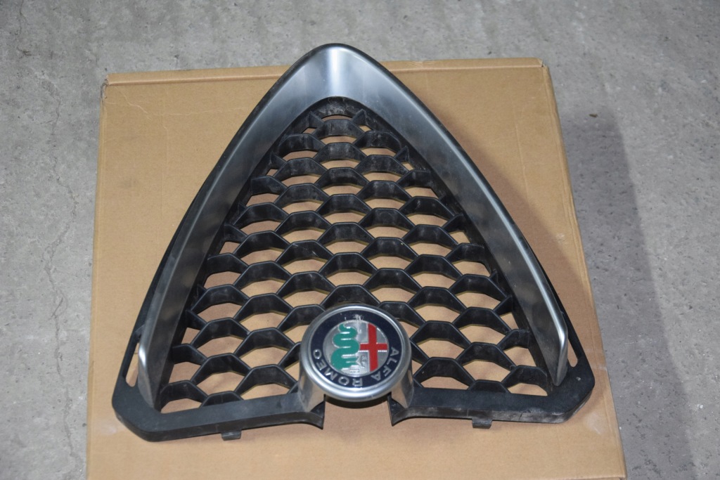 фото №3, Alfa romeo stelvio 16-20 решётка радиатора решётка радиатора 156108638 серебристая