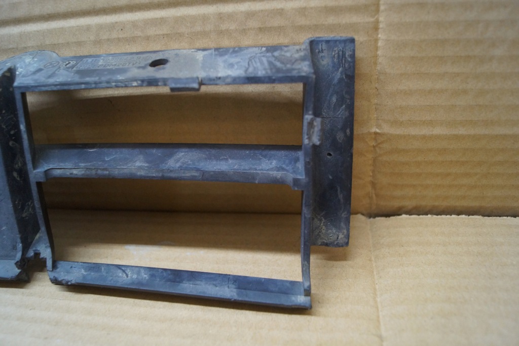 Купить Bmw e39 решётка бампера левое  перед 8235642