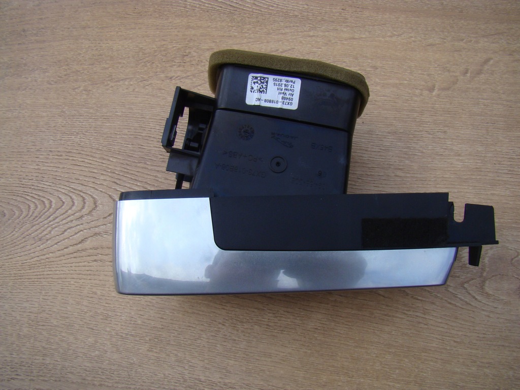 фото №5, Jaguar xe x760 решётка обдув правый перед