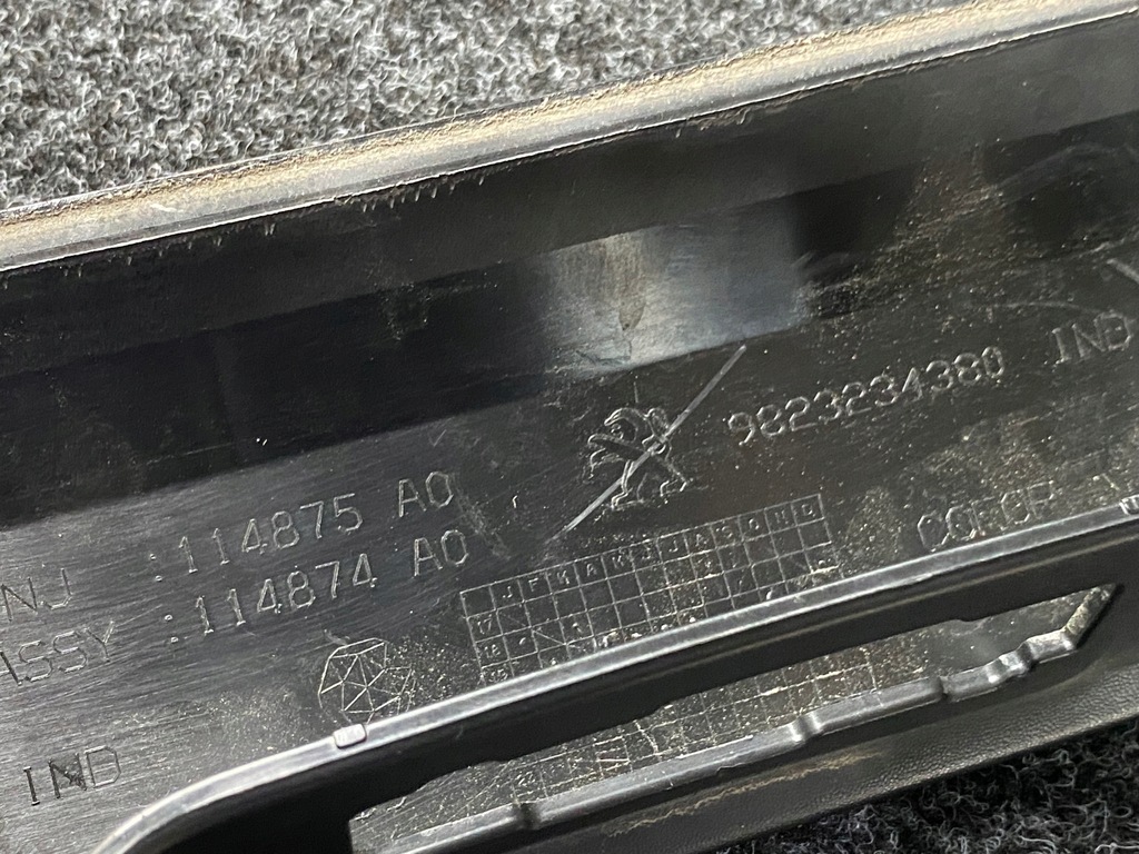 фото №10, Peugeot 208 ii молдинг крышки багажника 9823234380
