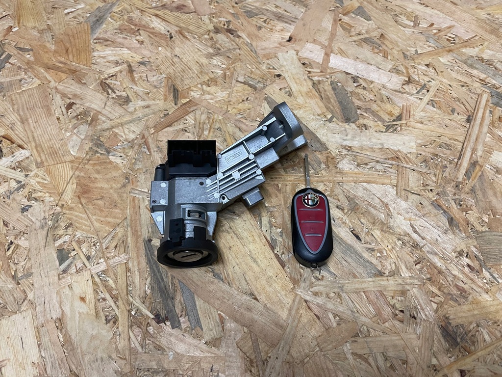 фото №1, Замок зажигания + ключ kpl. alfa romeo giulietta