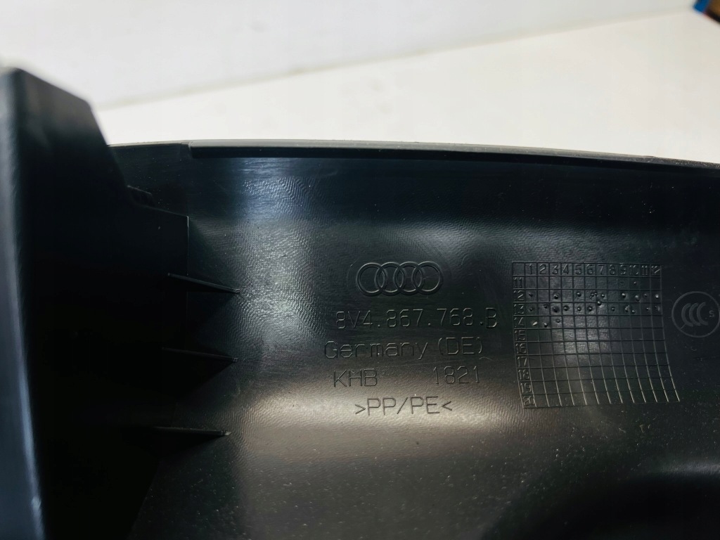 Молдинг накладка накладка порог правая  задний audi a3 8v sprotback 8v4867768b с Разборки
