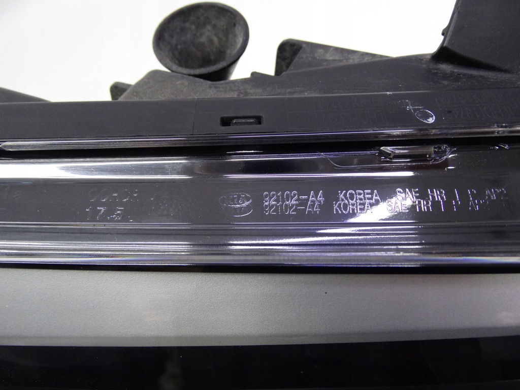 фото №14, Kia carens iv 13-19 лампа правая обычная линза + led 92102-a4 оригинальная