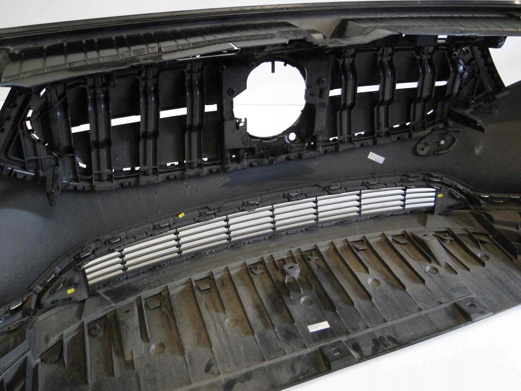 фото №13, Mercedes eqa h243 243 бампер нижняя часть bez pts