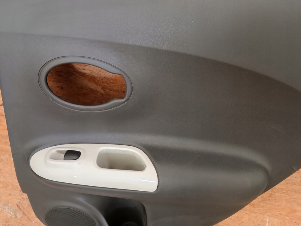 фото №7, Nissan juke f15 i 829001kb0a обшивка правий задня 829221kb0a