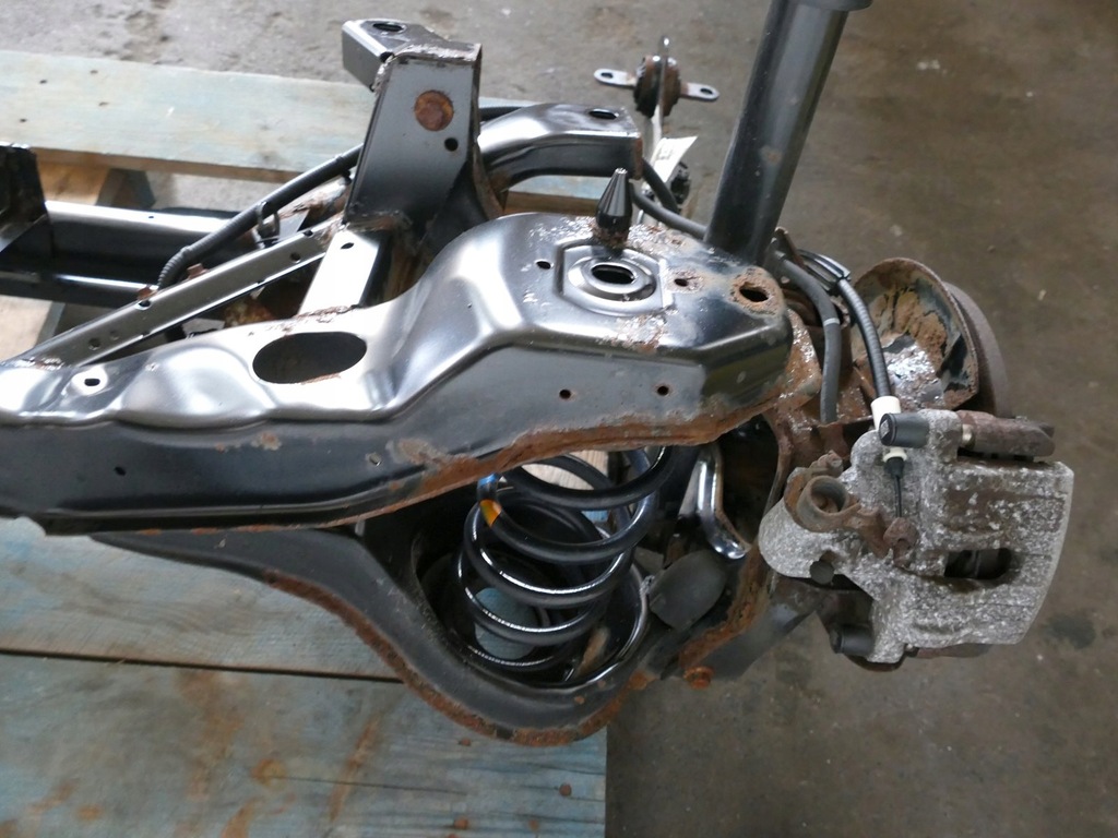 фото №12, Volvo v40 ii підрамник балка підвіска важіль задня