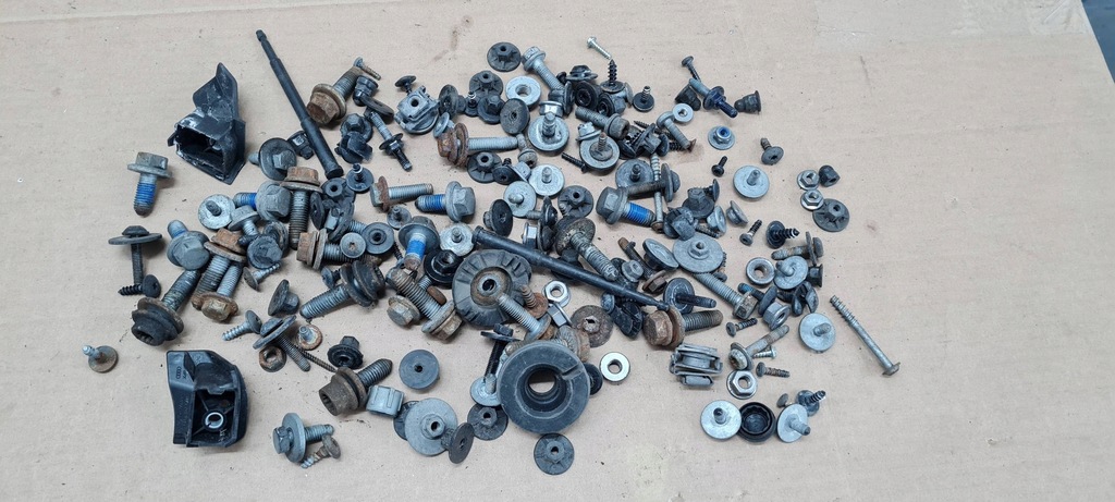 фото №14, A4 b9 8w болты винтики перед бампера поперечина ly9t a5 8w