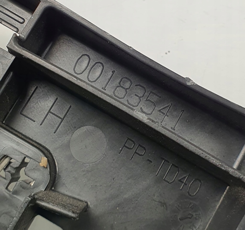 фото №3, Направляющая лампы левый перед discovery sport l550