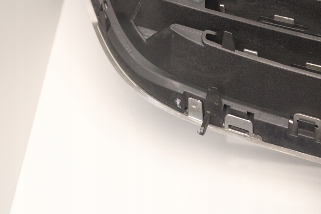 Решётка радиатора решётка радиатора радиатора opel zafira b lift 2008r- 13247327 13247331 Недорого