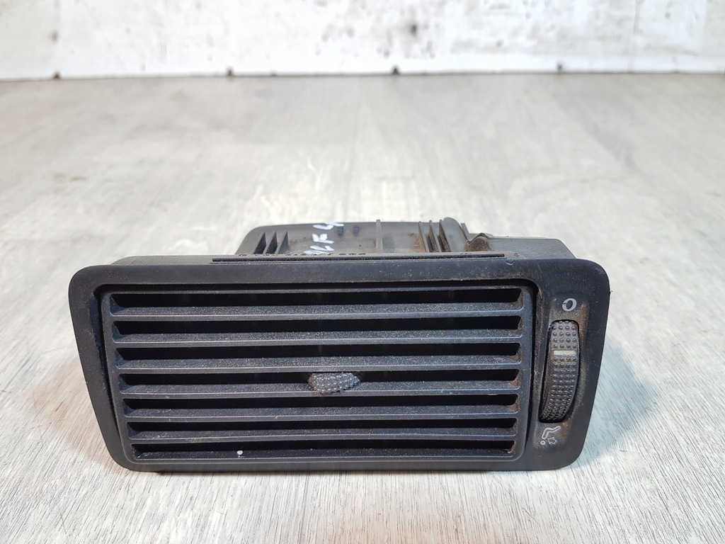 фото №1, Решётка обдув правая vw golf iv