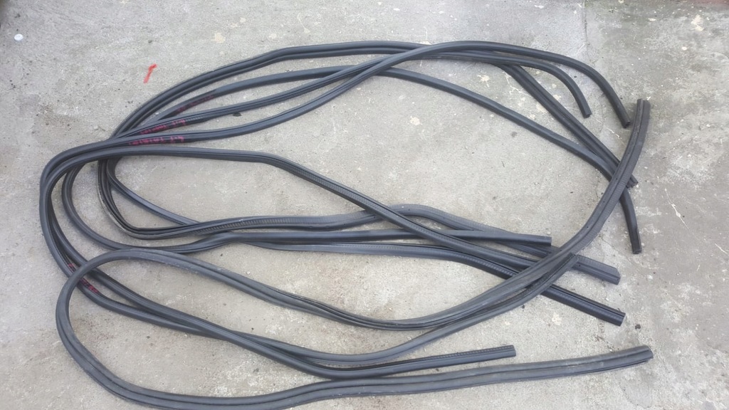 фото №1, Прокладка дверь задняя задняя jeep patriot левая/правая