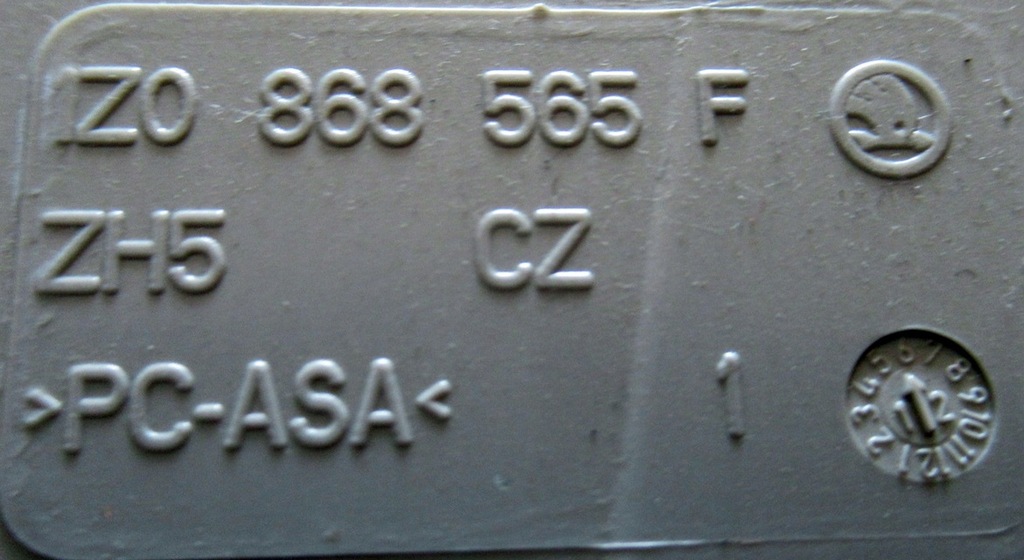 фото №5, Skoda roomster бардачок na накладки на фары 1z0868565f