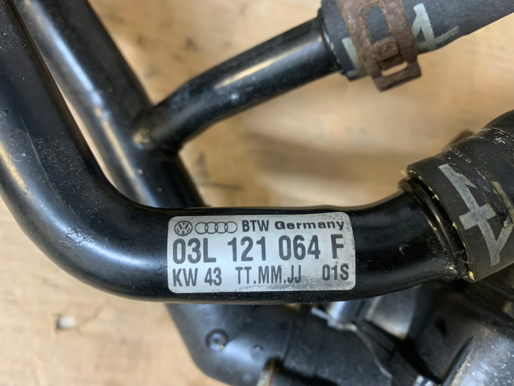 фото №14, Vw golf v 5 шланг wąż труба трубка магистраль wody корпус термостата orygi