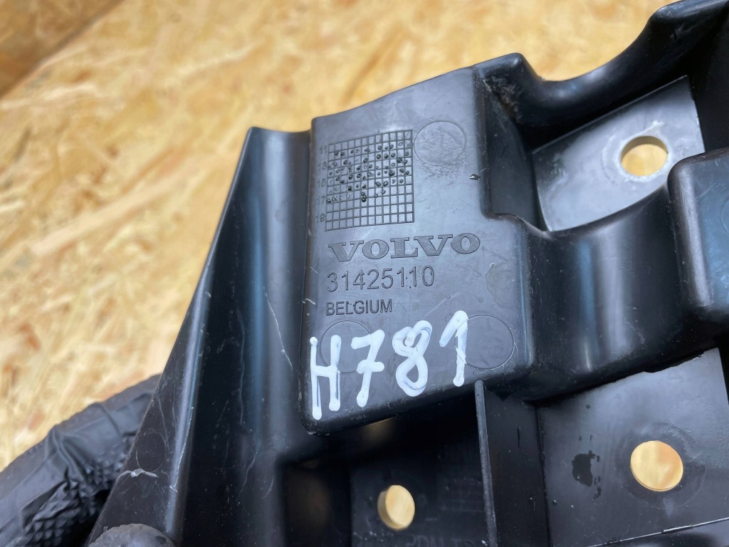 Купить Кронштейн направляющая бампера перед левый volvo v40 ii 31425110 2012-
