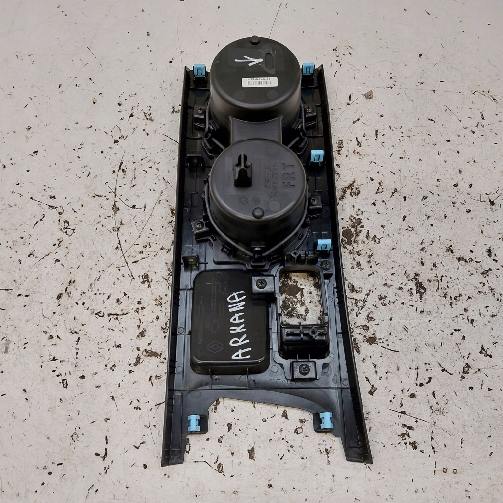 Купити Renault arkana рамка середня кронштейн на чашки 2207192074