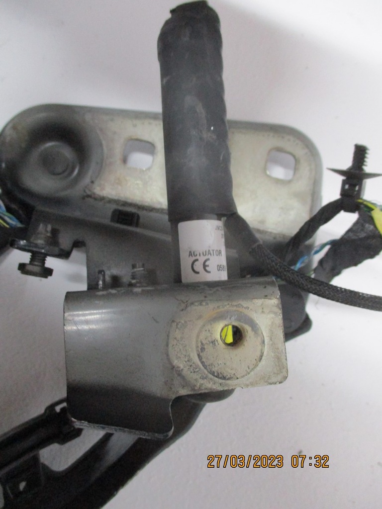 фото №8, Петля капот range rover evoque lift pirotech