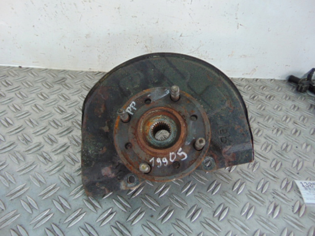 фото №1, Volvo s40 поворотний кулак права ---