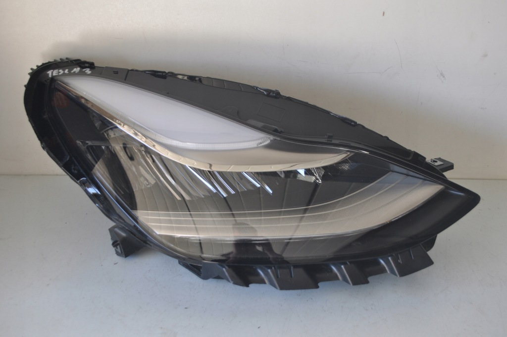 Купити Tesla model 3 3 17-20 фара full led правий перед