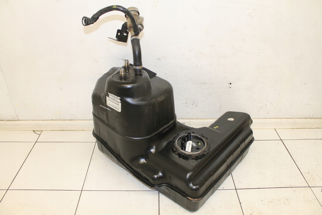 фото №1, Audi r8 420 06- bak топлива 4.2 fsi 420201022d