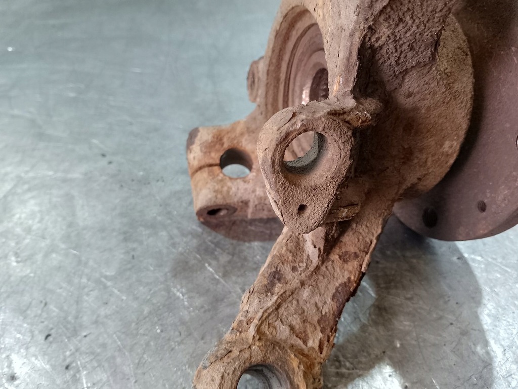 фото №3, Поворотный кулак правый перед renault master ii 1.9 dci