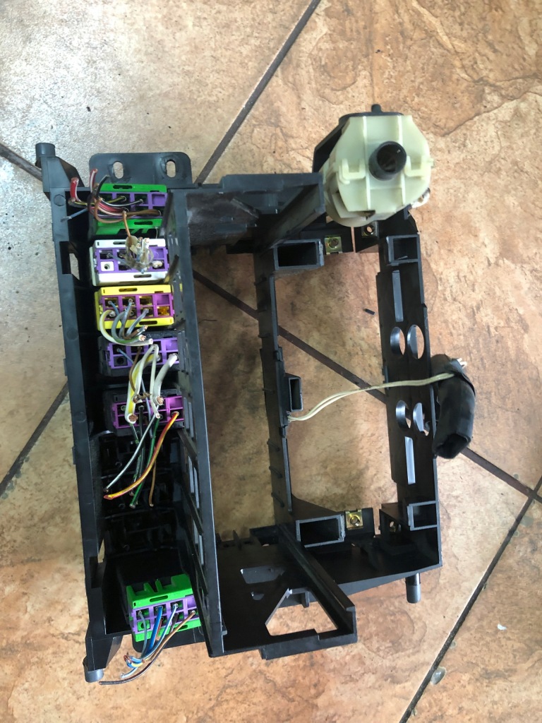 фото №4, Audi a4 2.6 v6 96' панель рамка консолі