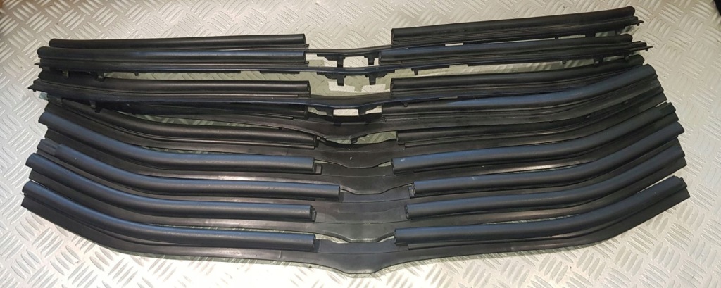 фото №16, Bmw 5 e60 e61 молдинг бампера перед передня гумовий елемент прокладка капот 7063835