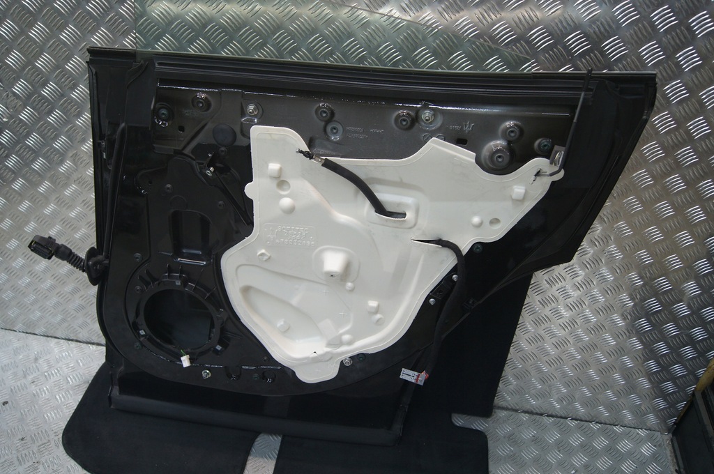 фото №8, Maserati levante двері задня задні праве