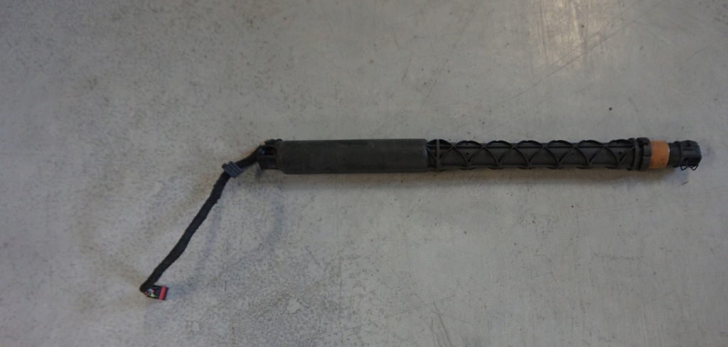 фото №1, Volvo оригинальный номер 31371787 электрический привод крышки багажника