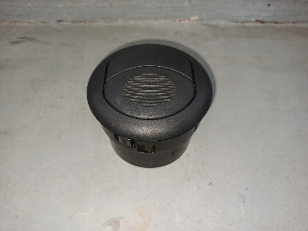 фото №11, Выход решётка обдув вентиляции iveco daily 06-11