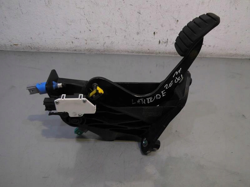 фото №1, Педаль сцепления latitude 2.0 dci 465030055r