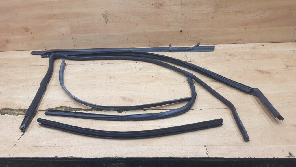 Купити Ущільнювачі скло двері перед ліва комплект  ulysse ii