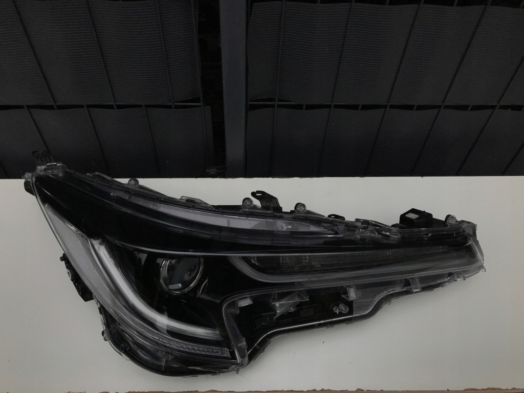 фото №3, Toyota corolla e21 права лампа перед full led 18-