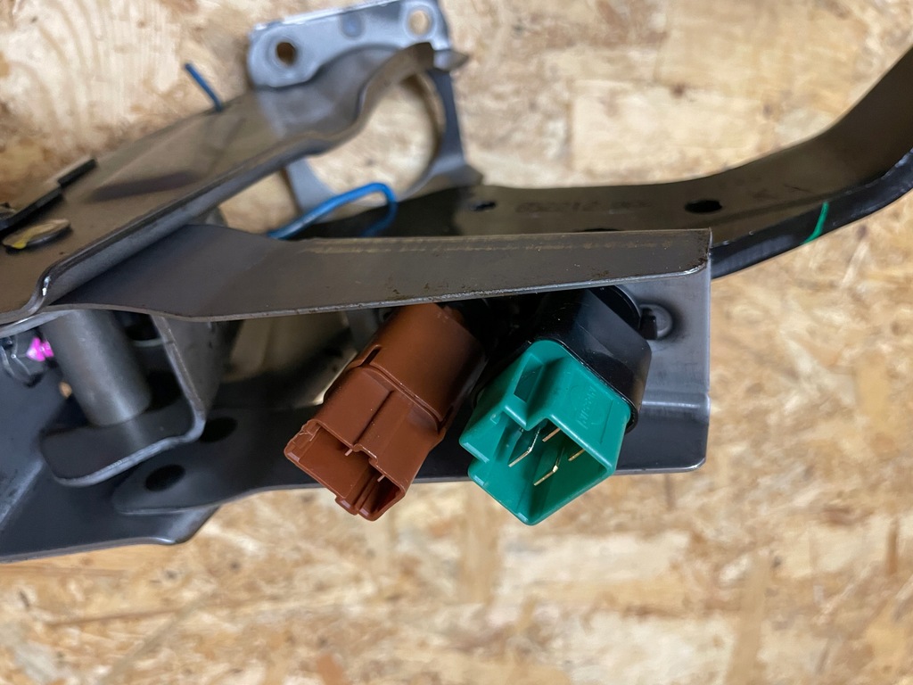 фото №3, Педаль датчик тормоза renault alaskan 2.3dci 4x4