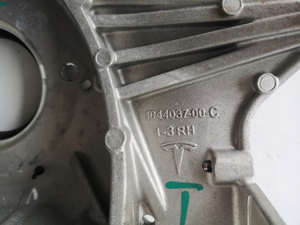 Tesla 3 -кронштейн амортизатора правый перед Доставка