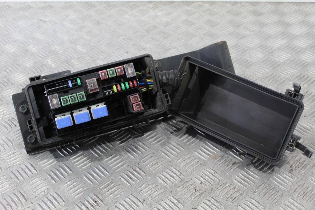 фото №1, Коробка запобіжників лівий задня nissan nt500