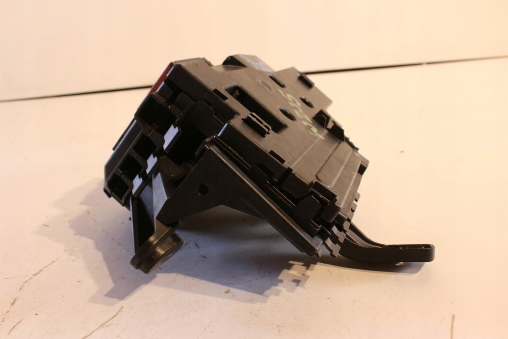 Коробка предохранителей 2055402250 mercedes w205 в Украине