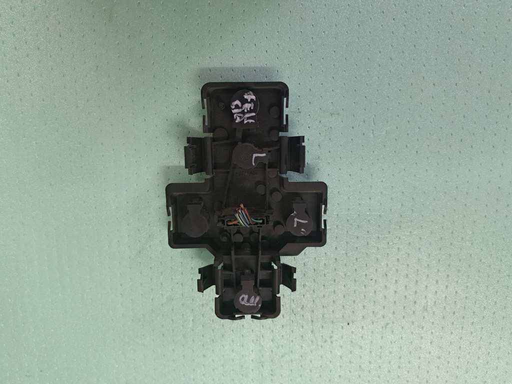 фото №1, Skoda felicia felicja вкладыш лампы левый задняя