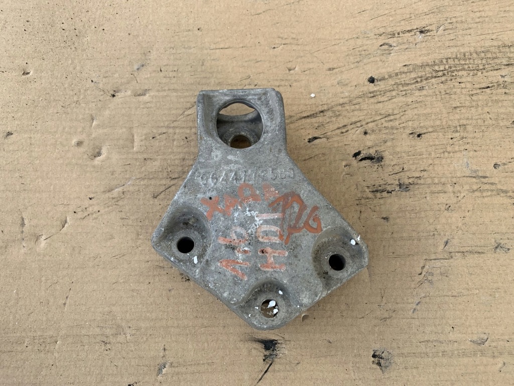 фото №1, Кронштейн двигателя citroen xsara 1.6 hdi 9644772580