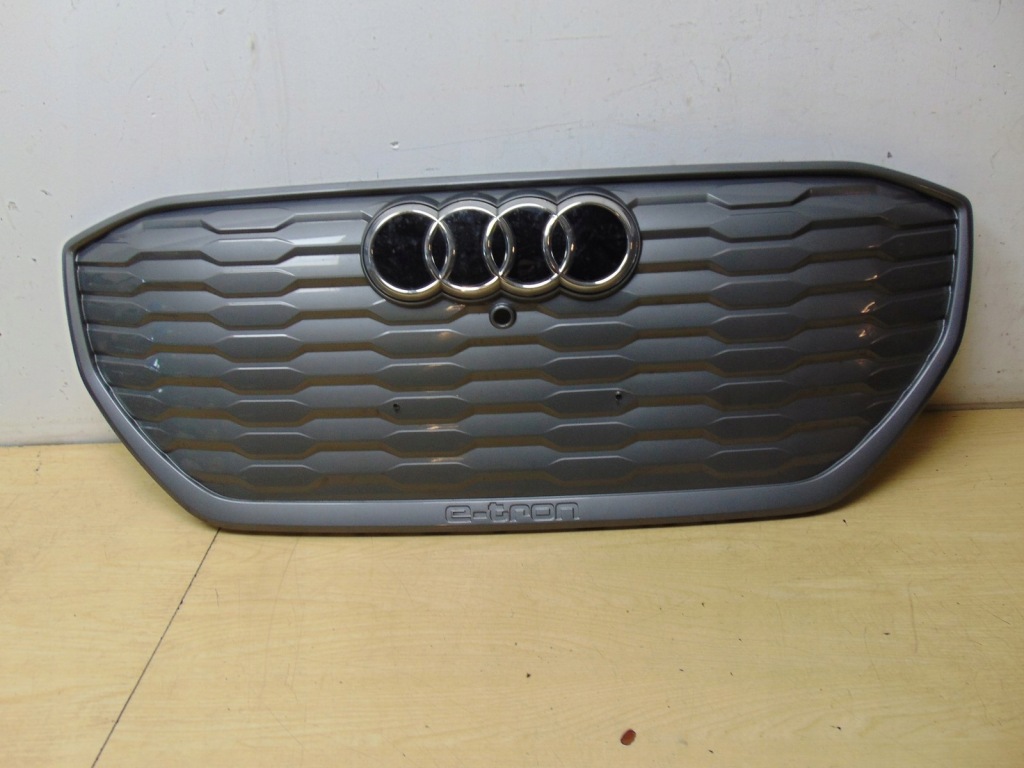 фото №1, Решётка радиатора решётка радиатора audi q4 e-tron оригинал эмблема
