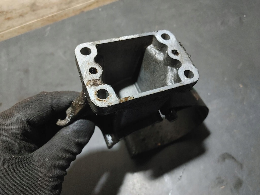 фото №9, Fiat 126 600 maluch старый тип двигателя 600 основание кронштейн генератора оригинал