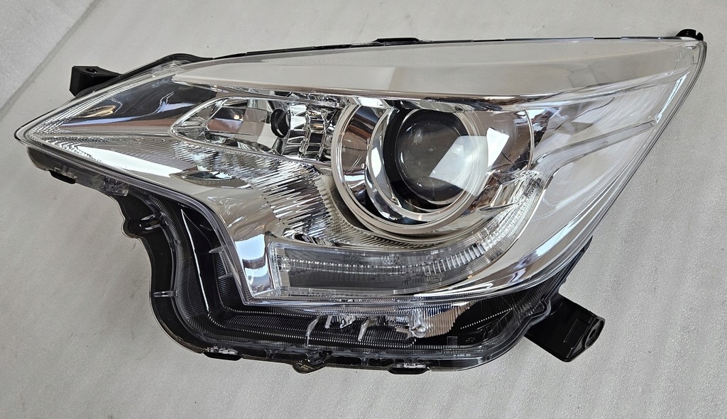 фото №5, Лампа перед левая линза led toyota verso-s ractis ii 2010-