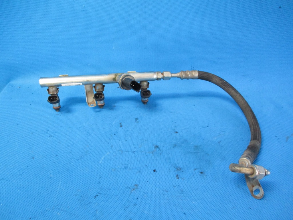 фото №1, Молдинг форсунка vw up citigo 1.0 04c133185s