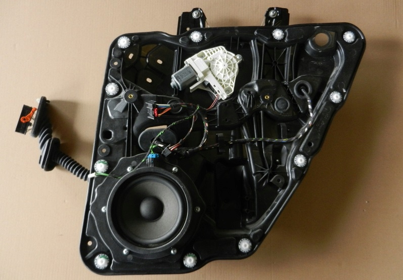 фото №1, 7p5 cayenne 15+ механізм опускання скло задня