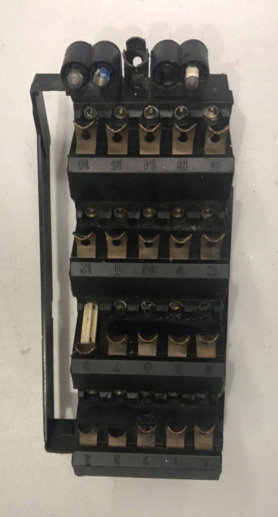 фото №1, Mercedes-benz w124 коробка предохранителей