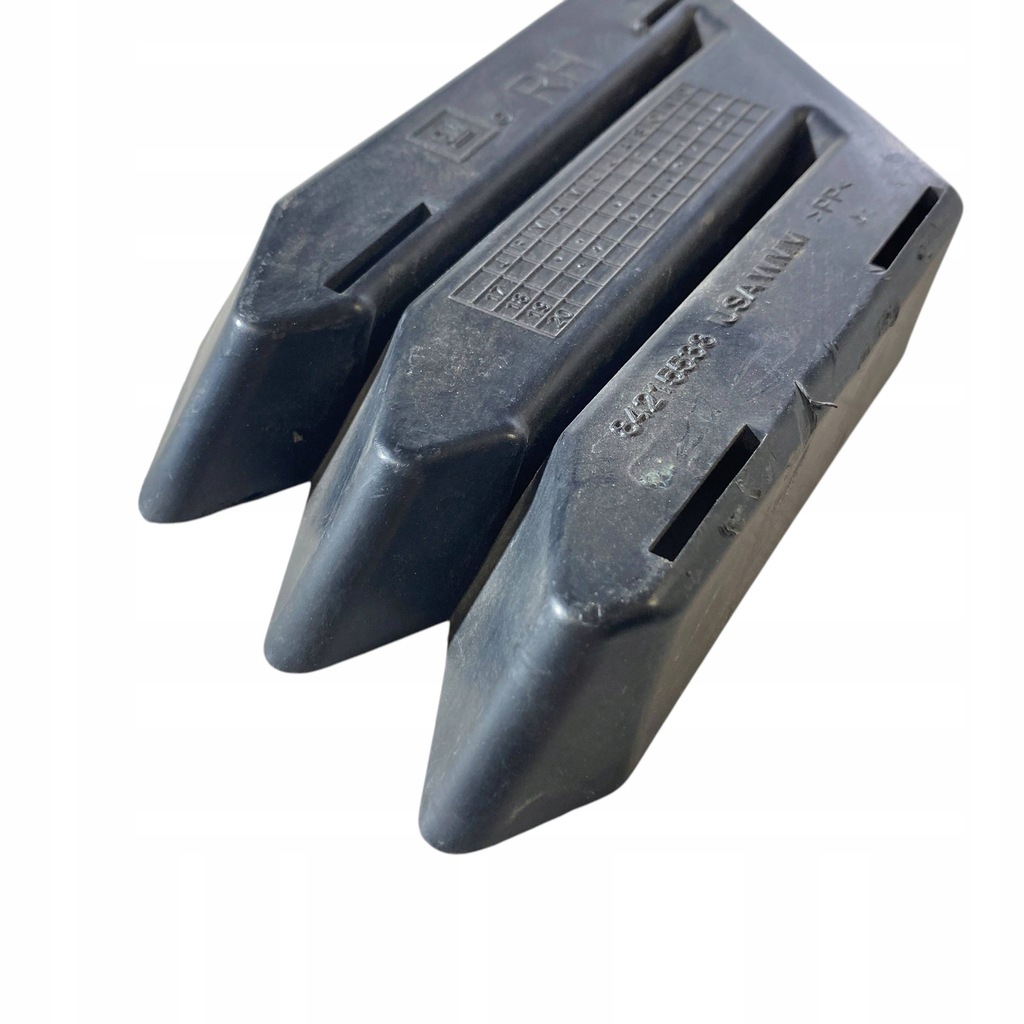 фото №8, Chevrolet camaro 2021 правая сторона решётка нижняя бампера передний