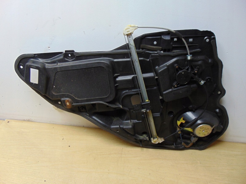 фото №4, Подъемник стекло правый задняя mazda 6 kombi 2005r