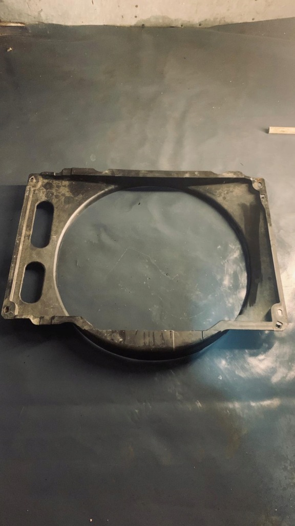 Купити Накладка вентилятора mercedes w116 1165050355