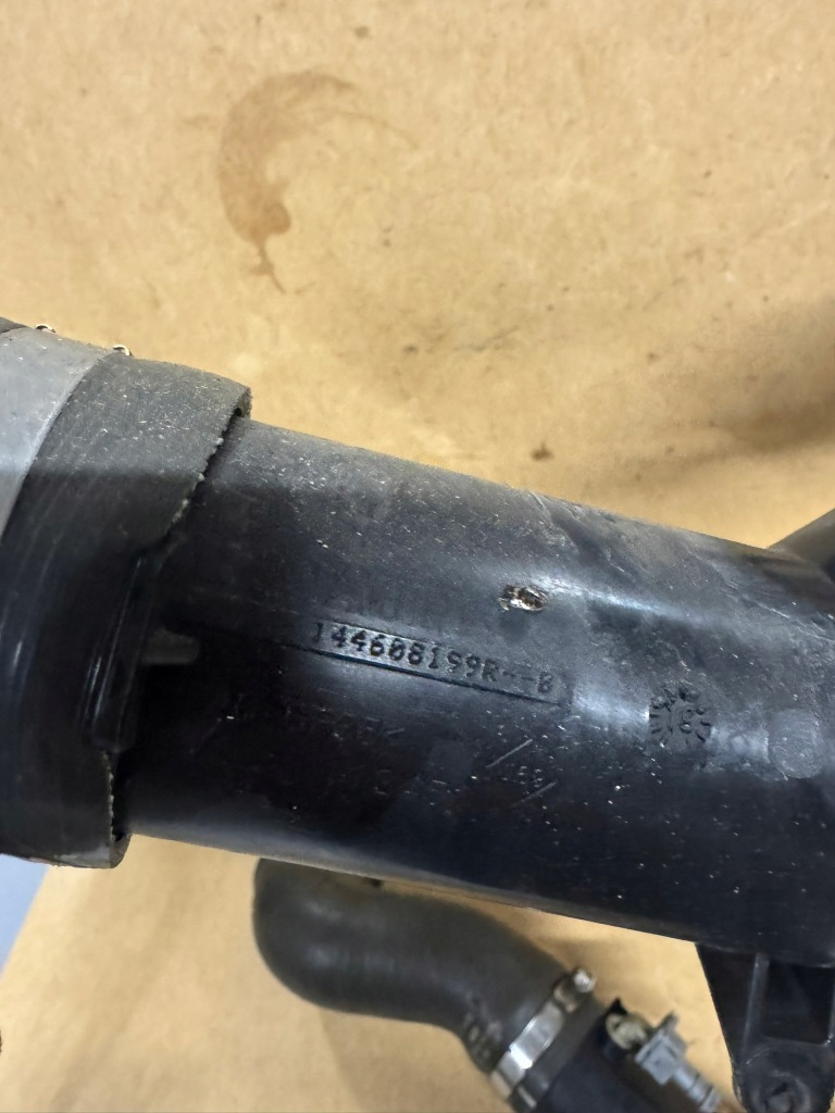 Renault master 3 iv рестайлинг  2.3 dci шланг воздухозаборник интеркулер 144608199r Недорого